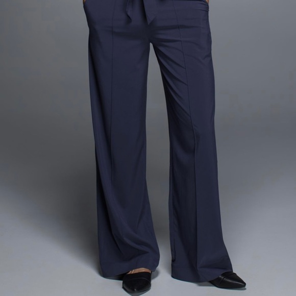 Lululemon navy noir pant size 6 - Picture 2 of 2